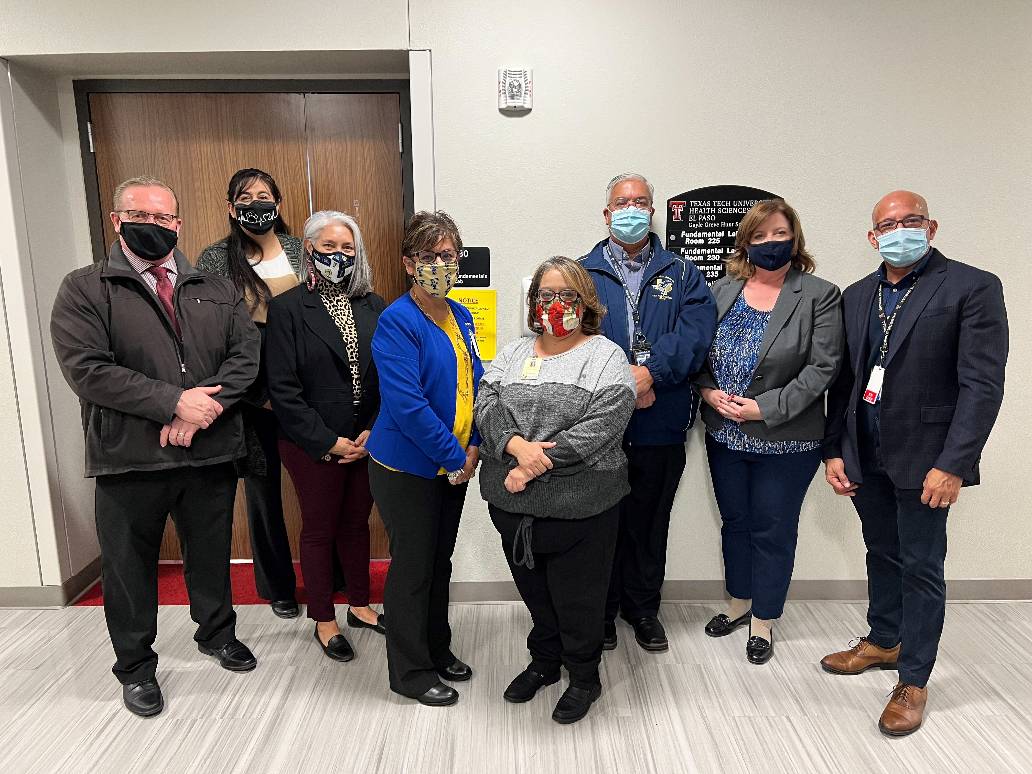 El Paso Hunt School of Nursing personal group pose (wearing face mask).